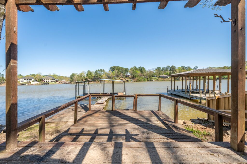 Lake Hamilton Lake Home Auctioned By David Brewer and Joe Wilson at Wilson Auctioneers
