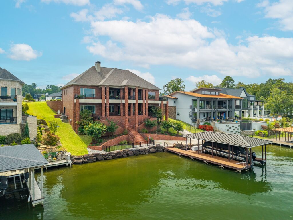 Wilson Point Real Estate Auction Wilson Auctioneers Sold for Sale Lake Home